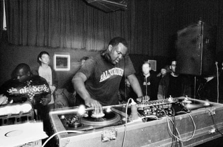 Joe Nice performing at 3rd Base, Brixton, London, in 2006.