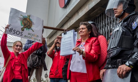 Acción Ecológica’s Alexandra Almeida at Ecuador’s Ministry of Environment yesterday responding to a government attempt to close the organisation. 
