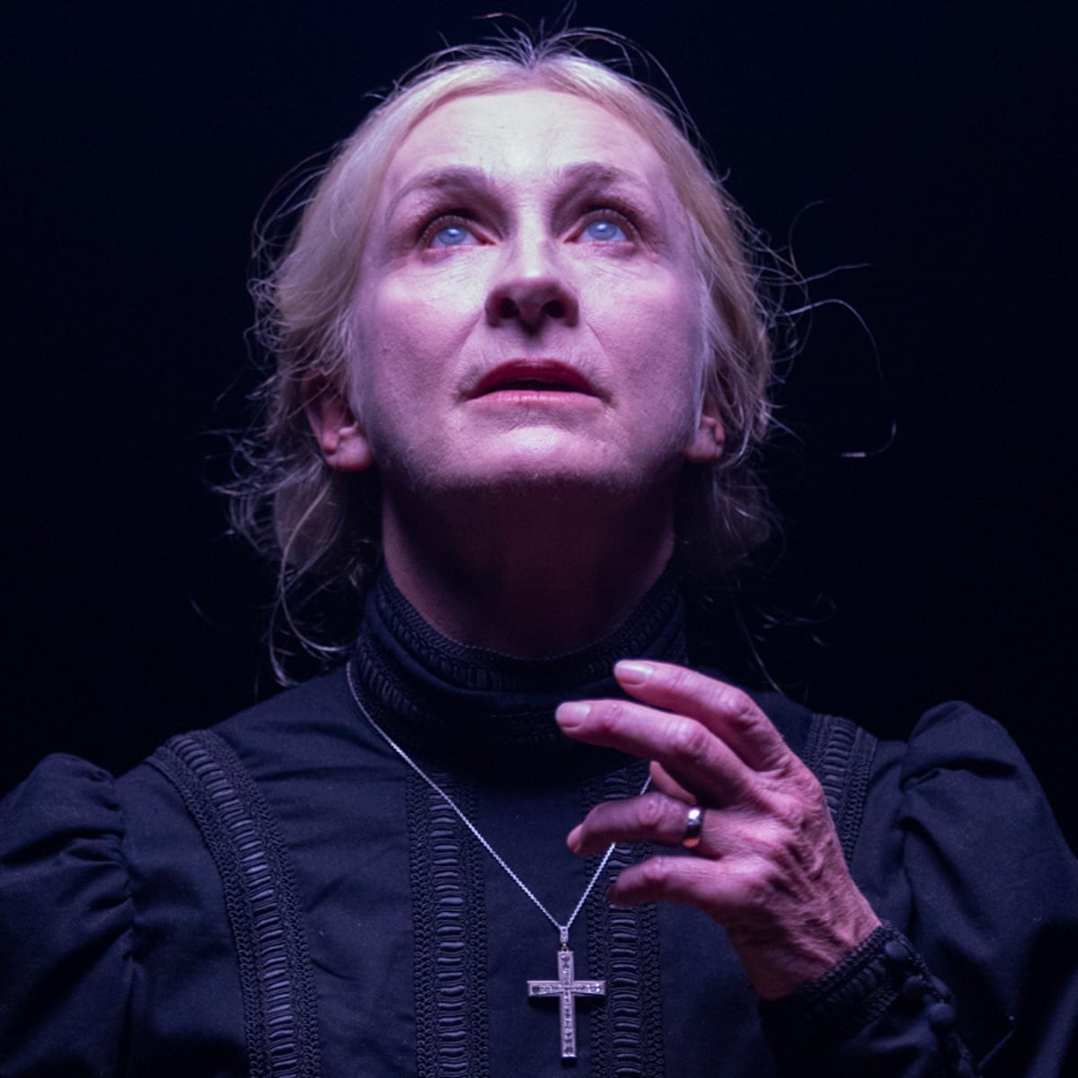 Eva Rees's Instagram, Twitter & Facebook on IDCrawl