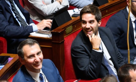 Laurent Jacobelli et Thomas Ménagé débattent à l'Assemblée nationale.