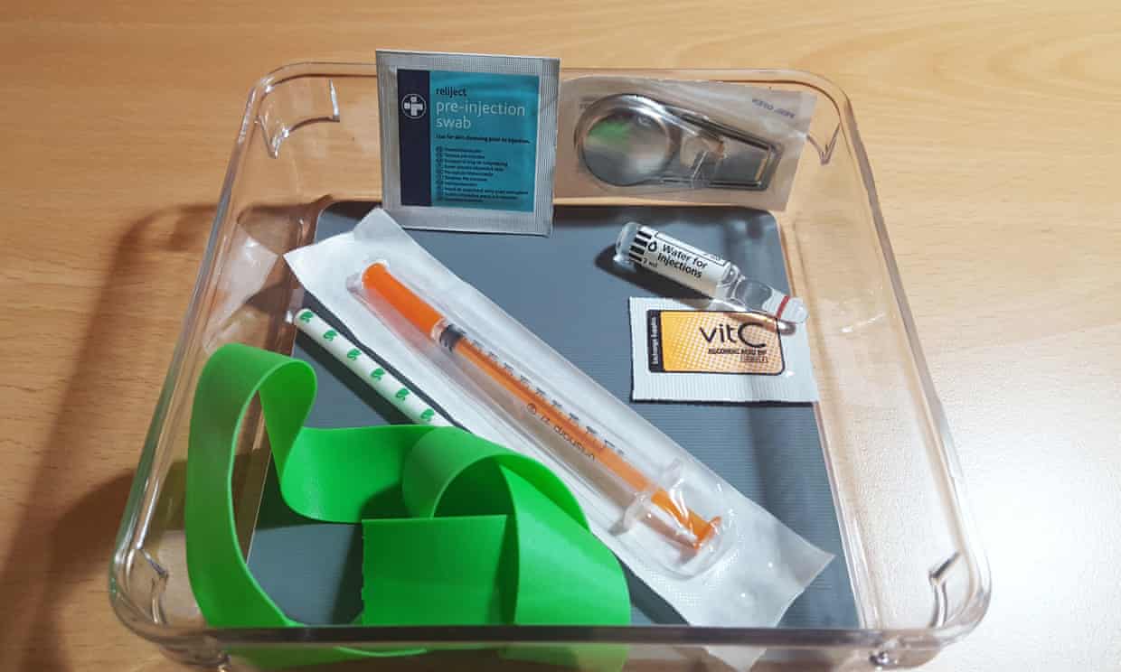 Instruments in a safe drug consumption room