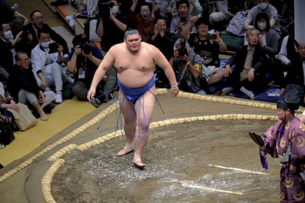 Onosato is the fastest wrestler to reach yokozuna in the modern six-tournament calendar era, which dates to 1958.