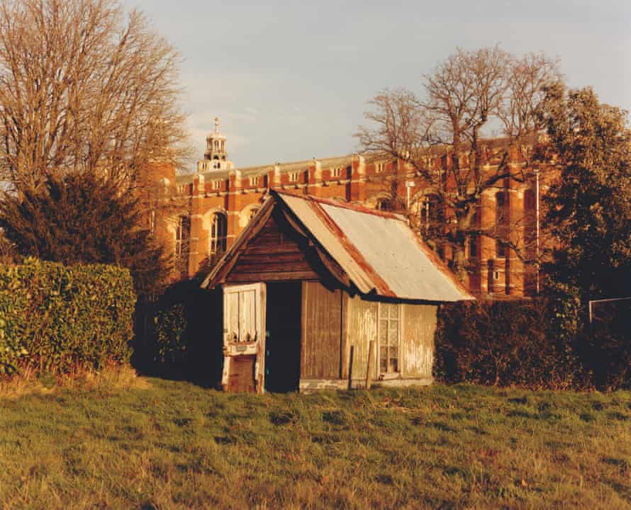 Image from The British Isles by Jamie Hawkesworth of a tatty shed.