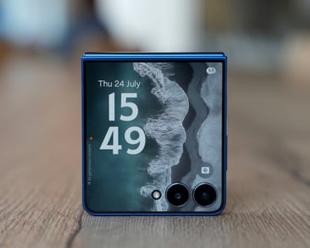 The cover screen of the Samsung Galaxy Z Flip 7.