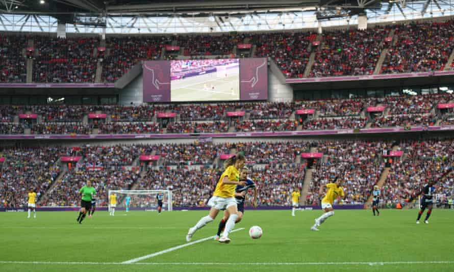 Butuh 92 tahun, ketika 70.584 muncul di Wembley untuk menonton Inggris Raya dan Brasil di turnamen sepak bola wanita Olimpiade 2012, untuk memecahkan rekor kehadiran tahun 1920.