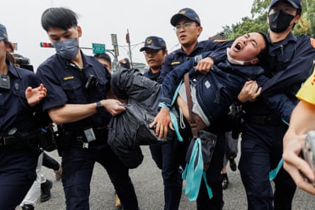 A protester is detained by police at a rally in support of Ko Wen-je in Taipei on Sunday.