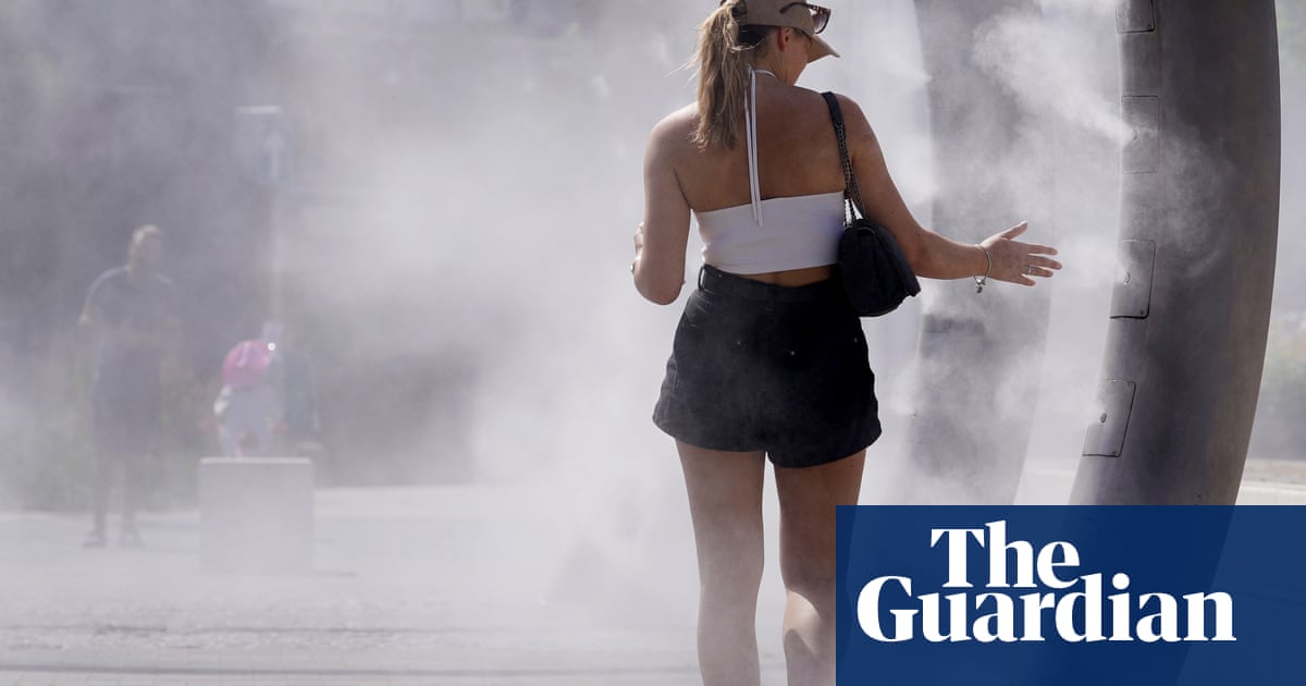 Heat health alerts and hosepipe bans across England as third heatwave takes hold | UK weather Heat health alerts and hosepipe bans across England as third heatwave takes hold | UK weather