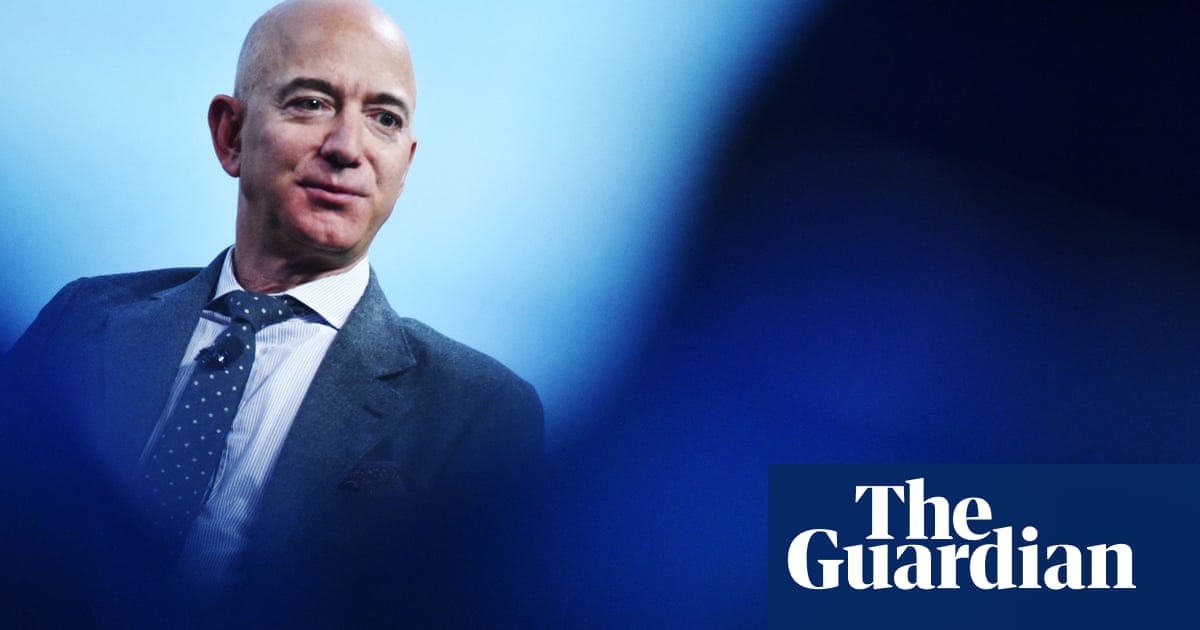 Jeff Bezos offers Nasa $2bn in exchange for moon mission contract
