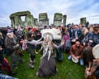 Stonehenge ospita migliaia di druidi e pagani per il solstizio d'inverno 2025