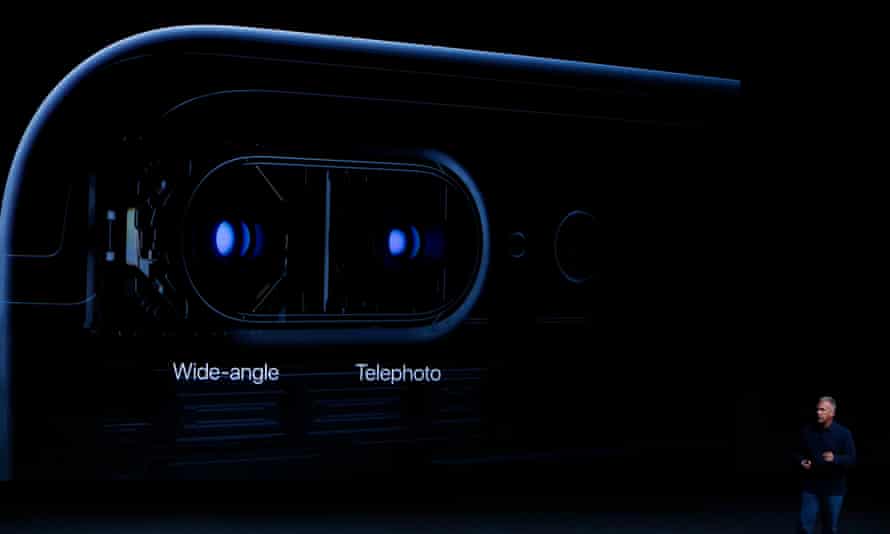 apple reveals waterproof iphone 7 with