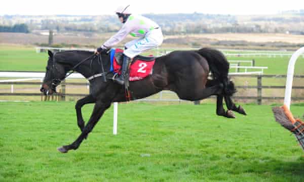 Burrows Saint, vinneren av 2019 Irish Grand National, er tippet for en sterk finish.