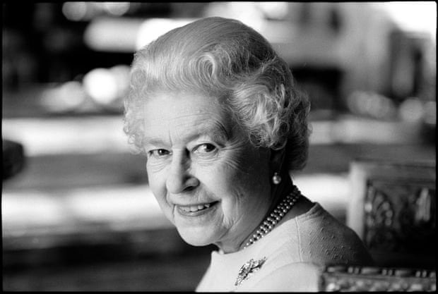 The story behind the black-and-white photo used to announce Queen Elizabeth II’s passing