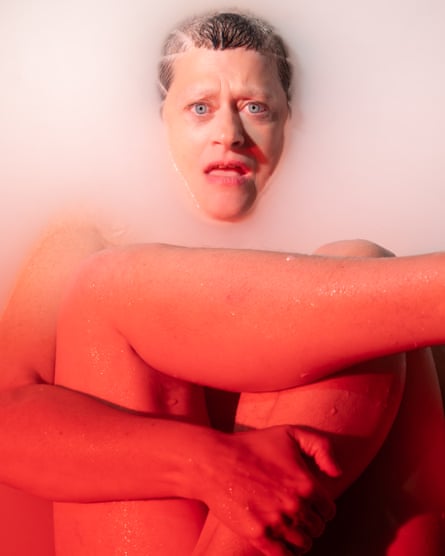 Peaches in a bath of water