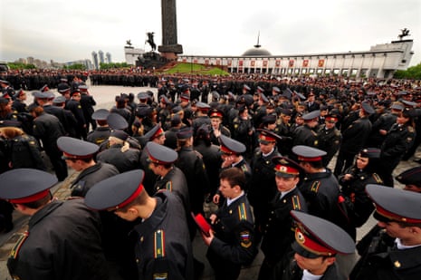 Crowds of soldiers in Moscow on Victory Day