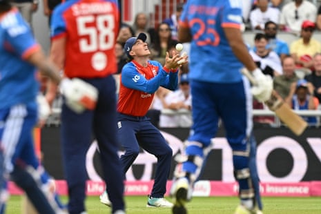 Tom Banton takes the catch to dismiss Shivam Dube.