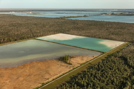 The Biscayne aquifer square lake between the Everglades and Miami.