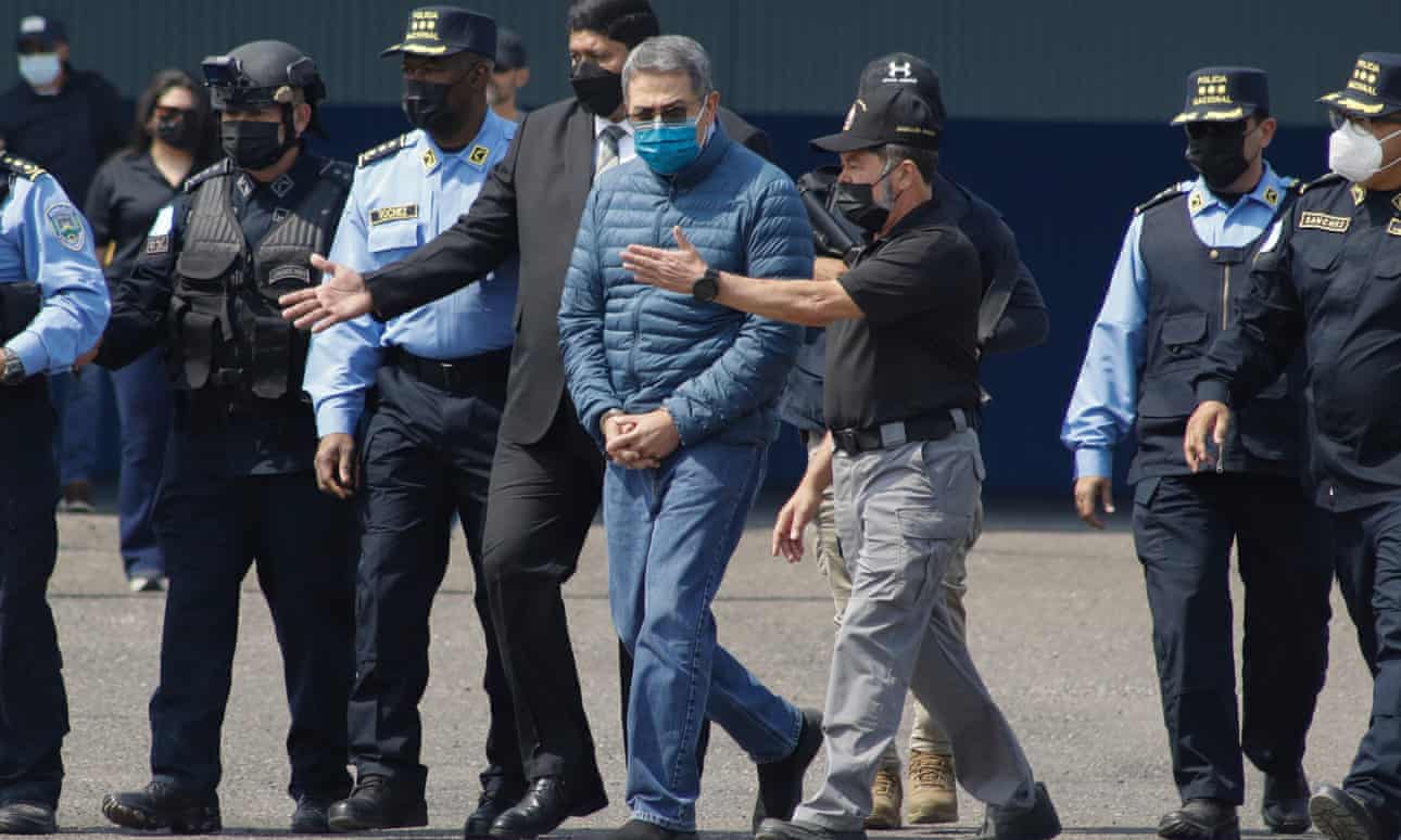 El exlíder hondureño elogiado por Trump enfrenta juicio en Estados Unidos por dirigir un "narcoestado".