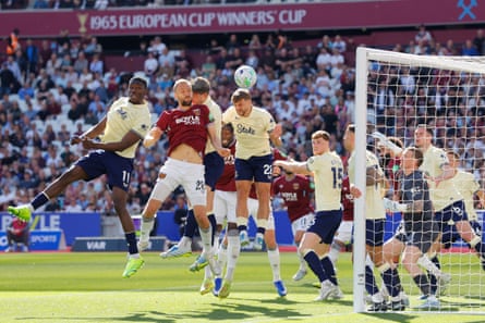Tomas Soucek scores for West Ham against Everton