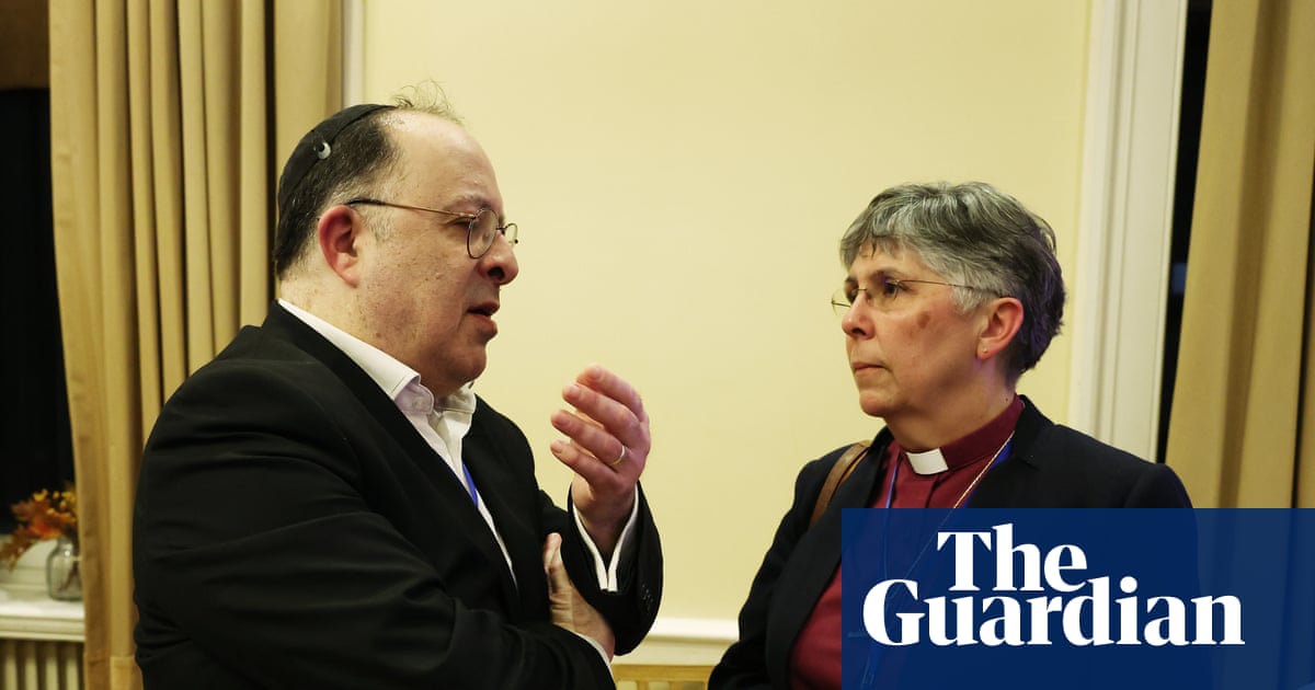 Rabbi vows to defy far-right harassment of Jewish-based refugee support work