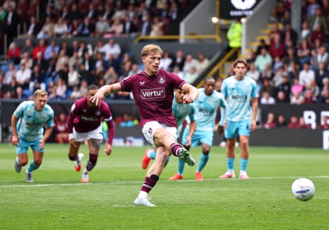 Zian Flemming of Burnley scores a penalty.