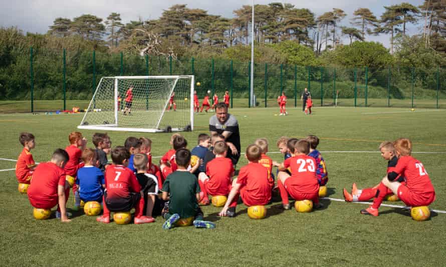 Une session de formation des jeunes au Llanelli AFC