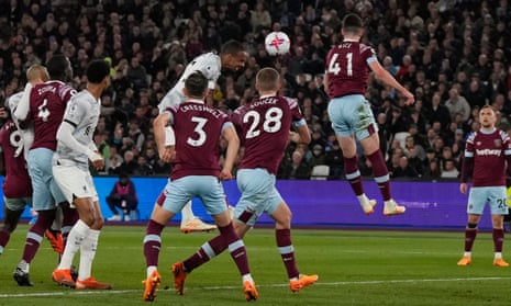 Joel Matip dari Liverpool mencetak gol kedua mereka di West Ham.