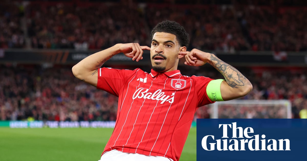 Gibbs-White’s early strike decisive as Nottingham Forest edge past 10-man Porto