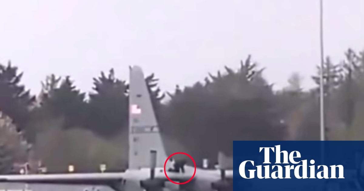 शैनन हवाईअड्डे पर अमेरिकी सैन्य विमान को कथित तौर पर नुकसान पहुंचाने के आरोप में एक व्यक्ति को गिरफ्तार किया गया