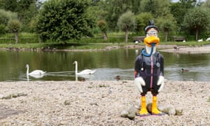 WWT Slimbridge Celebratory Dusty Duck Trail Launch (Open to the public 9th July to 10th September 2016) - Diving Dusty by Miranda Krestovikoff Picture by Antony Thompson - Thousand Word Media, NO SALES, NO SYNDICATION. Contact for more information mob: 07775556610 web: www.thousandwordmedia.com email: antony@thousandwordmedia.com The photographic copyright (© 2016) is exclusively retained by the works creator at all times and sales, syndication or offering the work for future publication to a third party without the photographer’s knowledge or agreement is in breach of the Copyright Designs and Patents Act 1988, (Part 1, Section 4, 2b). Please contact the photographer should you have any questions with regard to the use of the attached work and any rights involved.