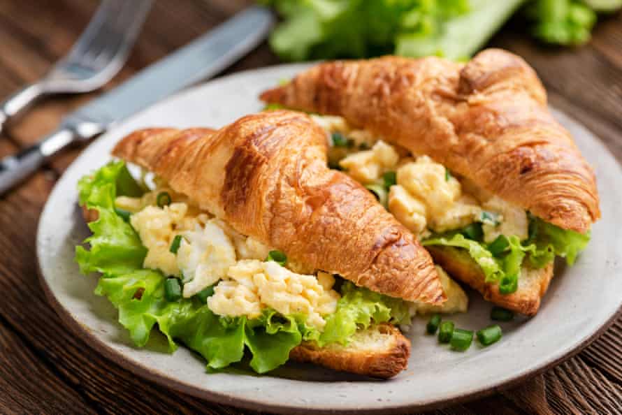 A scrambled egg and lettuce croissant