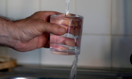 “A EPA está a fazer o mínimo que pode e isso está a colocar a saúde das pessoas em risco”, disse Kyla Bennett, diretora de políticas do grupo de defesa Funcionários Públicos pela Responsabilidade Ambiental.