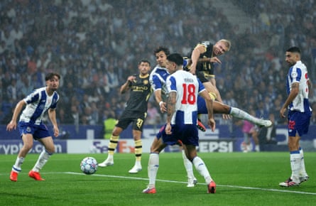 Erling Haaland outjumps Jakub Kiwior to head City into the lead