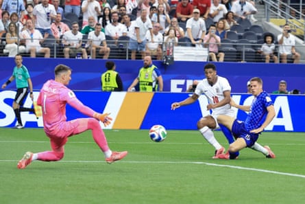 Jude Bellingham scores England’s 3rd extremity against Croatia.