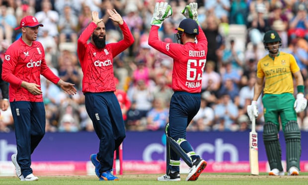 Moeen Ali celebrates a wicket with Jos Buttler.