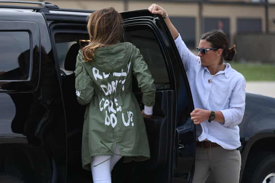 US First Lady Melania Trump departs Andrews Air Rorce Base in Maryland June 21, 2018 wearing a jacket emblazoned with the words “I really don’t care, do you?” following her surprise visit with child migrants on the US-Mexico border.