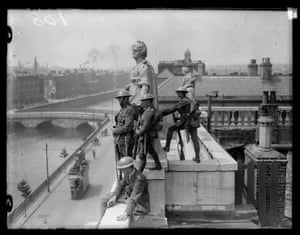 British Army soldiers on the roof of the Four Courts, Dublin, 1922, by Joseph Cashman (1881-1969) 