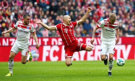 Arjen Robben takes to the sky against Hamburg in 2018.