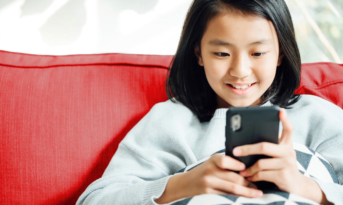 When is the right time to let your child have their first phone? | Keep connecting | The Guardian
