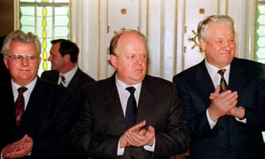 Ex-Ukrainian president Leonid Kravchuk, ex-president of Belarus Stanislav Shushkevich and former Russian president, Boris Yeltsin