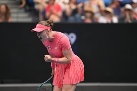 Talia Gibson is currently fighting it out with Diana Shnaider in the third set.