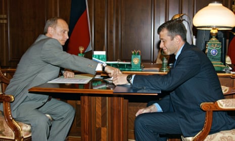Vladimir Putin and Roman Abramovich talk at the Kremlin in 200