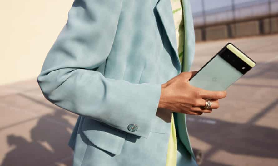 The Pixel 6 comes in a variety of two-tone colours.