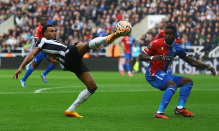 Jacob Murphy scores Newcastle’s first goal against Crystal Palace.