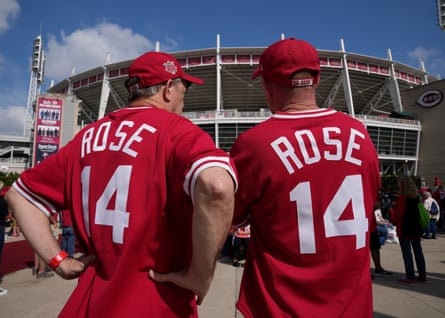 Fans line up outside of Great American Ball Park prior to the game between the Reds and White Sox in Cincinnati on Pete Rose Day