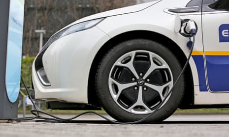 Buyers of electric cars in Germany are to receive a subsidy of up to 4,000 euros.