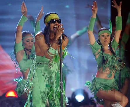 André 3000 performing Hey Ya! at the Grammys in 2004