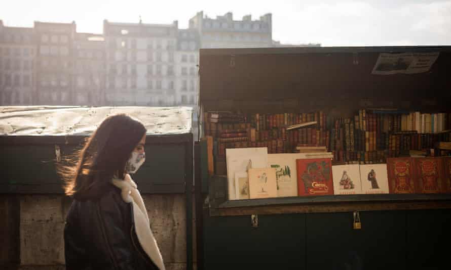 They are closing partly due to competition from online trading, and because of the Covid-19 health crisis.