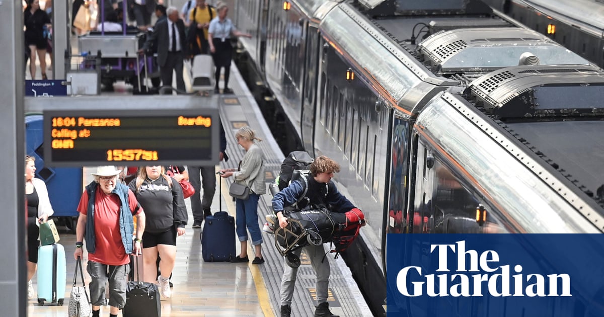 Boris Johnson plans to break rail strikes by allowing use of agency workers