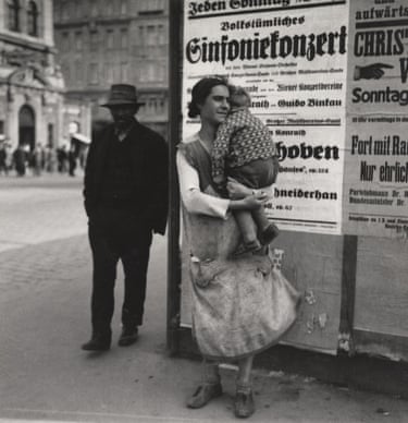 Edith Tudor-Hart, Wife and Child, Vienna, c 1930