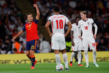 Mikel Oyarzabal, da Espanha, comemora depois de marcar o terceiro gol de seu time e dar a liderança à Espanha.